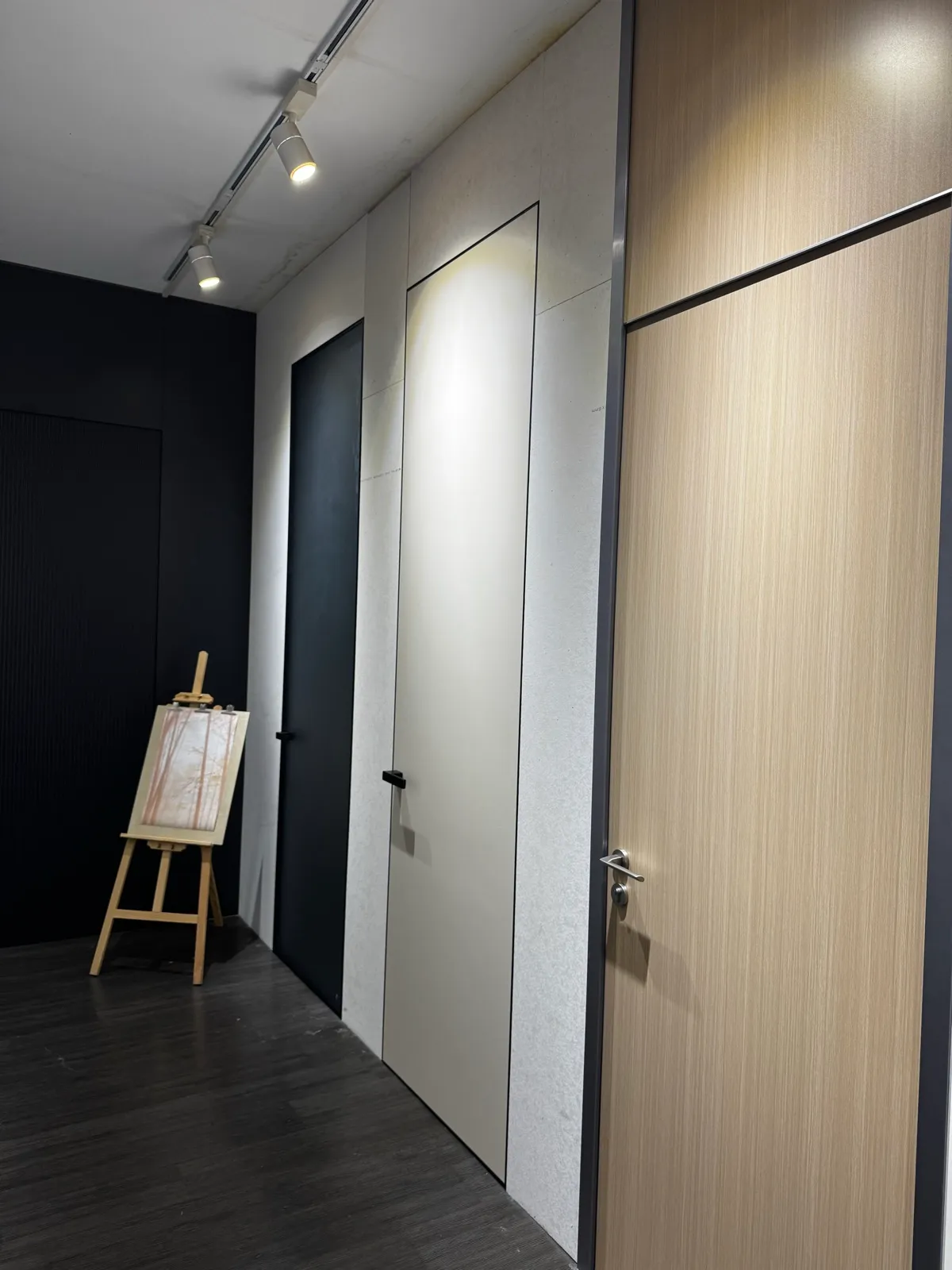 Doors and fit-out materials showroom