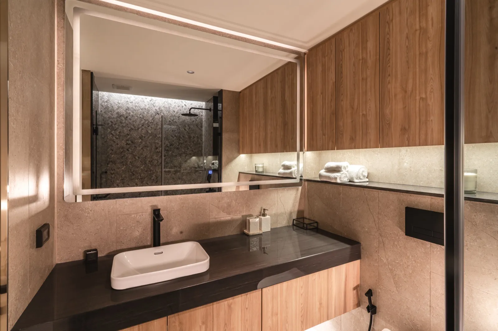 Bathroom with sanitaryware from China